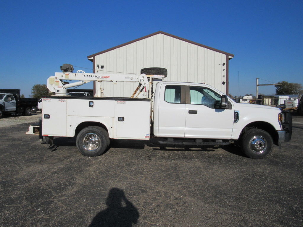 2017 Ford F-350 Super Duty Chassis Cab