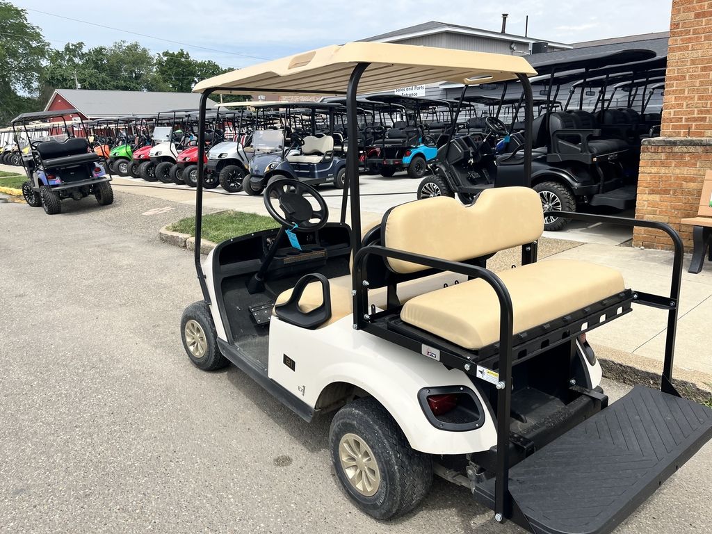 2021 EZGO TXT photo 2