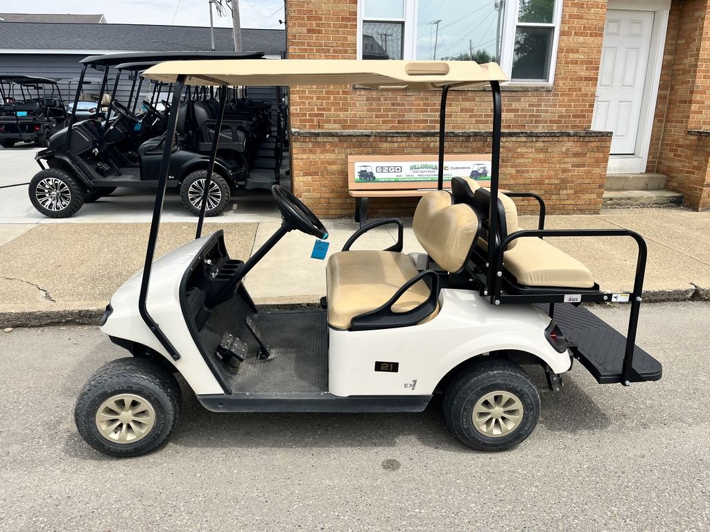 2021 EZGO TXT photo 3