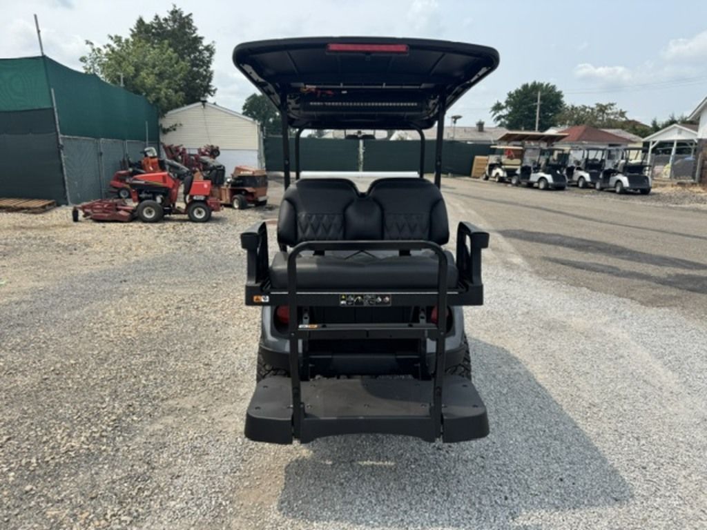 2027 EZGO Express photo 3