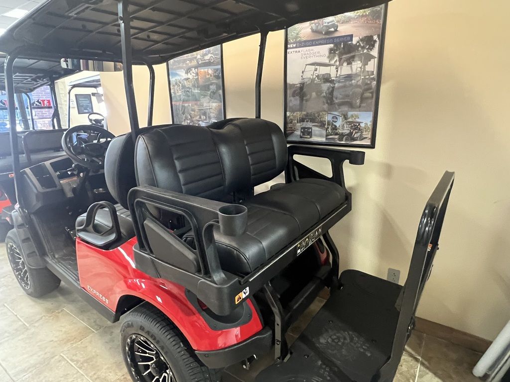 2025 EZGO Express photo 2
