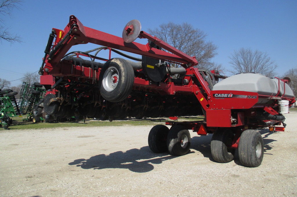 Implement Raiser 2018 Case IH 1200 Series Early Riser® 1245 Split-Row Pivot-Transport 16 ...