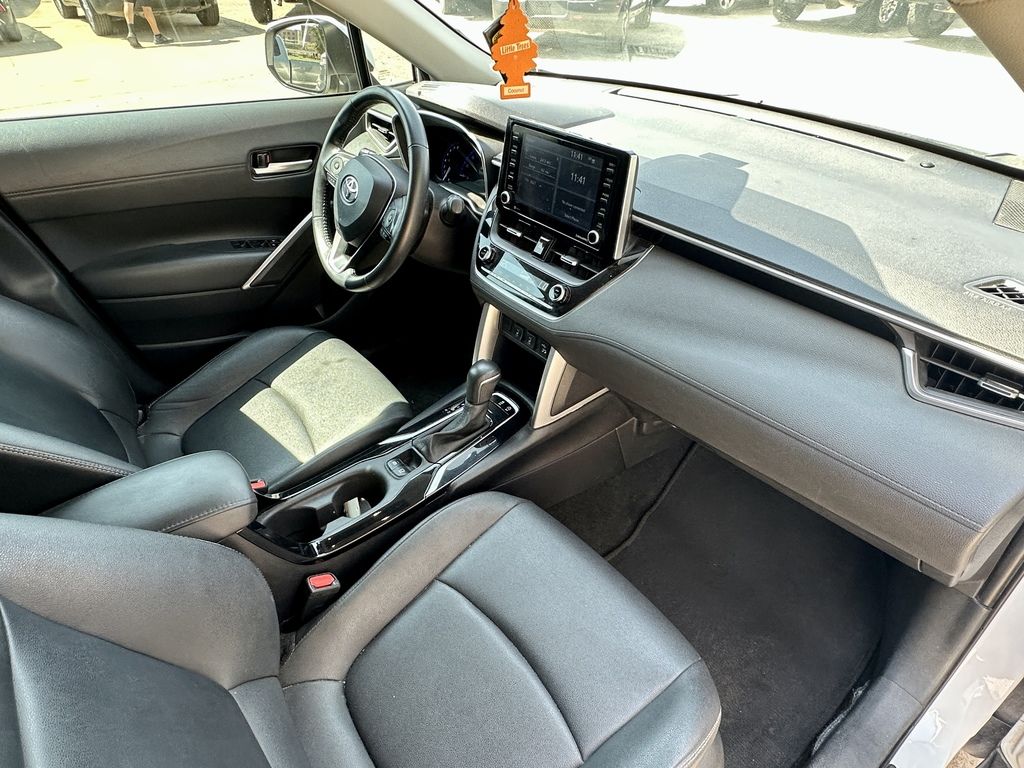 2022 Toyota Corolla Cross XLE - Photo 17
