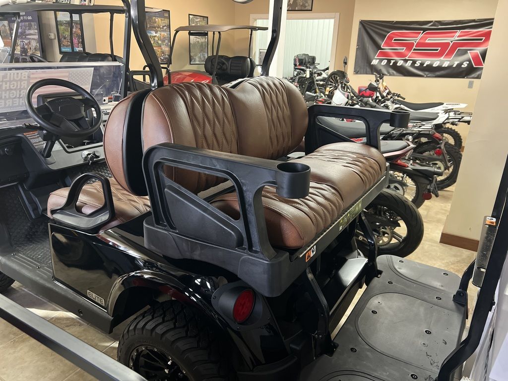 2026 EZGO RXV photo 3