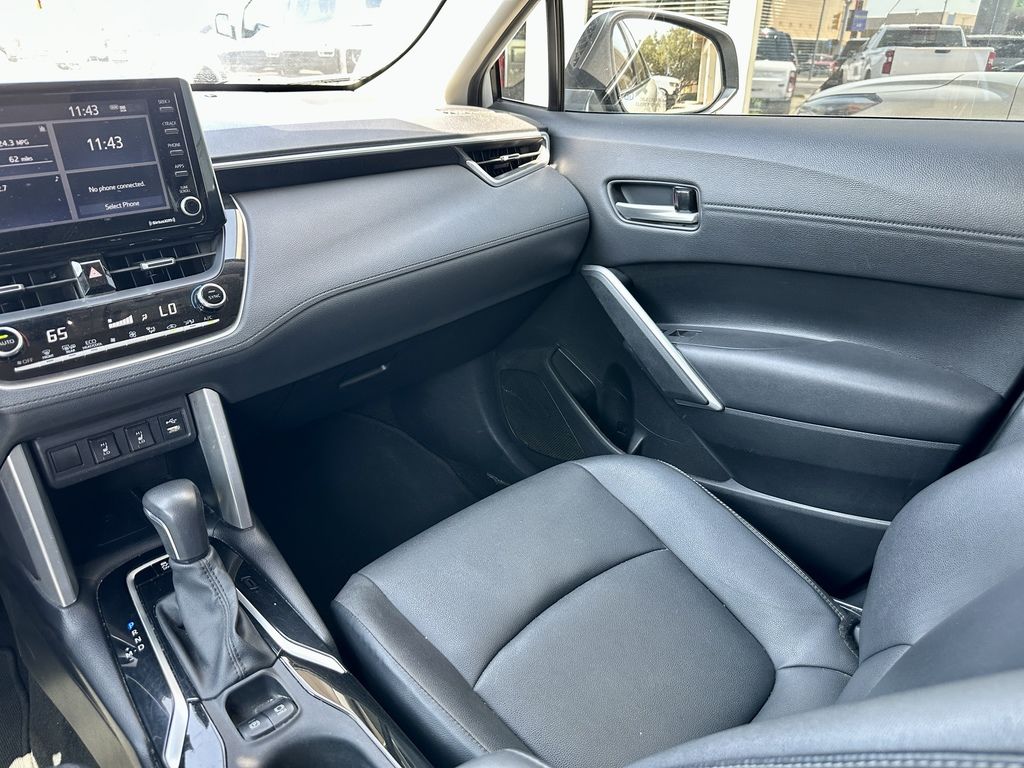 2022 Toyota Corolla Cross XLE - Photo 13