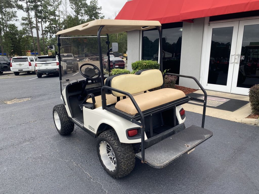 2010 EZGO TXT photo 3