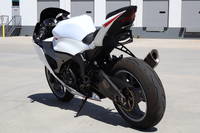 2024 Kawasaki Ninja® ZX™-6R Pearl Robotic White/Metallic Graphite
