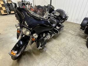 2008 Harley-Davidson FLHTCU - Ultra Classic Electra Glide photo 4