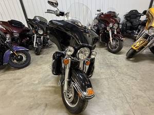 2008 Harley-Davidson FLHTCU - Ultra Classic Electra Glide photo 3