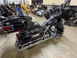 2008 Harley-Davidson FLHTCU - Ultra Classic Electra Glide photo 2