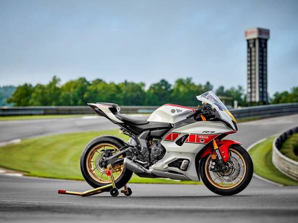 2022 Yamaha R6 White