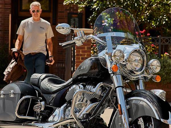 2025 Indian Motorcycle® Springfield® Black Metallic/Heavy Metallic