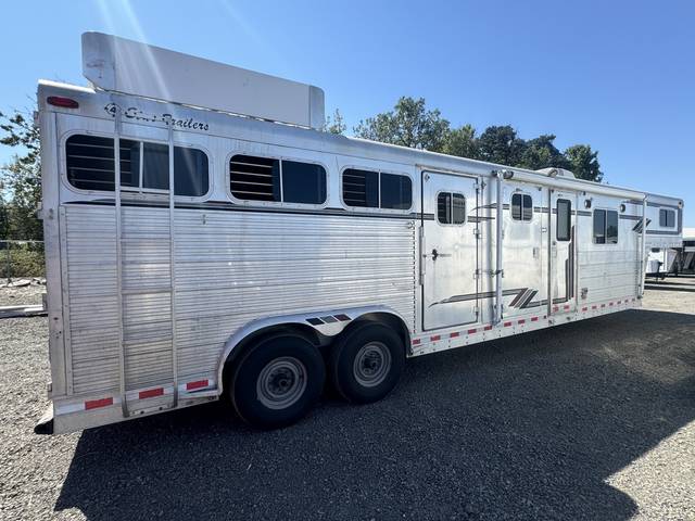 1994 Horse Livestock Trailer photo 2