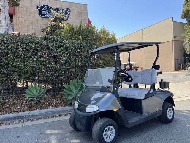 2022 EZGO RXV photo 2