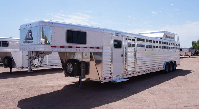 2027 Elite Trailers photo 2