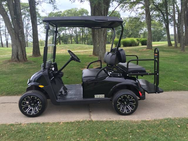 2016 EZGO RXV