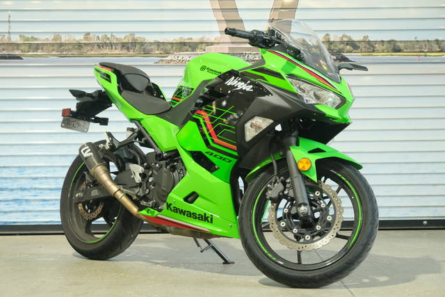 2023 Kawasaki Ninja® 400 Metallic Magnetic Dark Gray/Twilight Blue