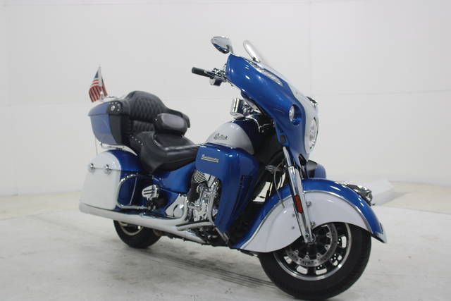 2019 Indian Motorcycle Roadmaster® Icon Series Brilliant Blue/Pearl White