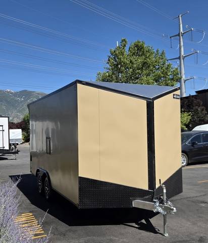 2027 Continental Cargo photo 2