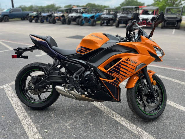 2024 Kawasaki Ninja® 650 Metallic Covert Green/Metallic Spark Black