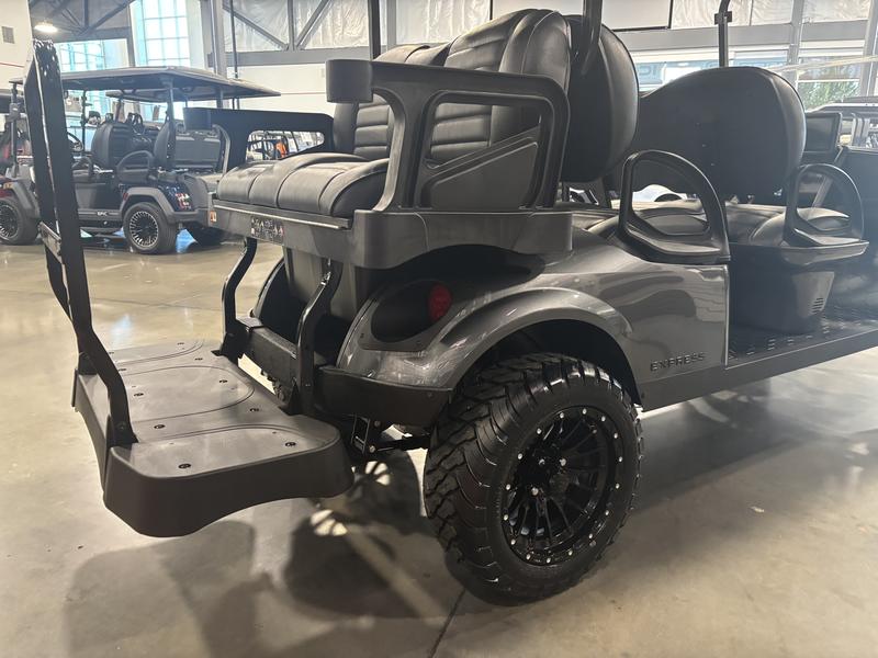 2027 EZGO Express photo 9