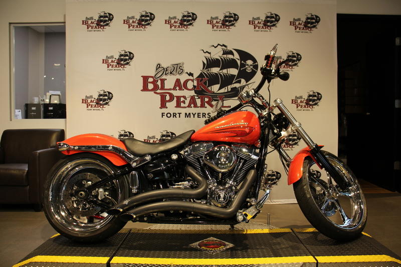 2017 Harley-Davidson® FXSB - Breakout® | Bert's Black Pearl Indian