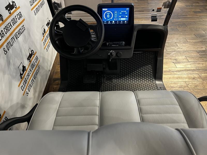 2026 EZGO RXV photo 4