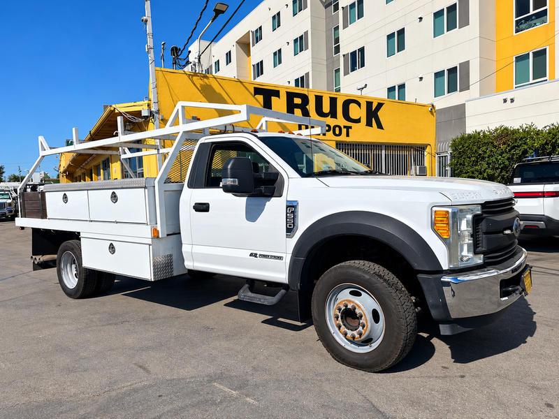 2017 Ford F-550 S.D. Contractor Body · photo 1 of 6