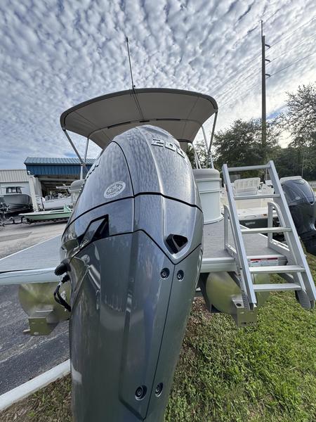 2026 Sweetwater Xperience Split Bench SW 2286 SBX Tri Toon | Boat