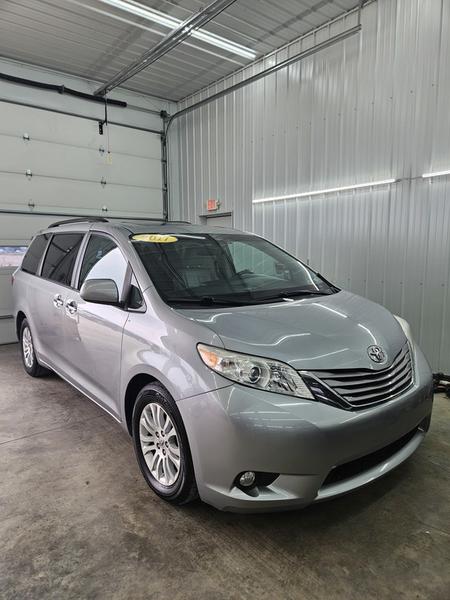 2017 Toyota Sienna XLE - Photo 1