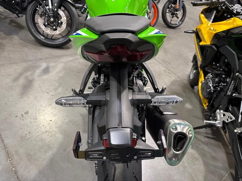 ぼうさか 2026 Kawasaki Ninja ZX-6R ABS | Barnes Powersports