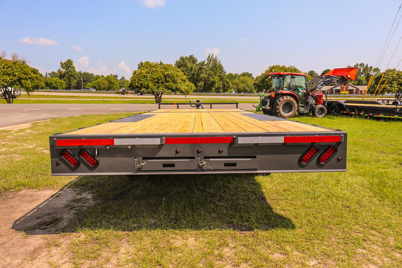 2027 Lamar TRAILERS photo 4