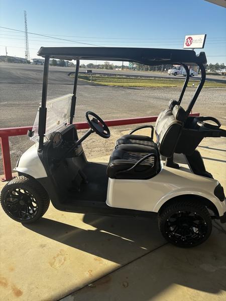 2021 EZGO RXV photo 2