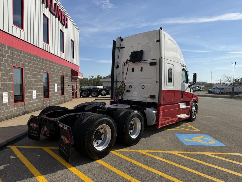 2024 Freightliner Cascadia in Pittsburgh, PA — photo 5