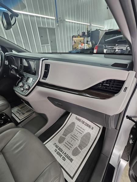 2017 Toyota Sienna XLE - Photo 13