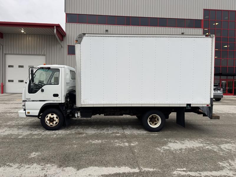 2006 Isuzu NPR in Columbus, OH — photo 3