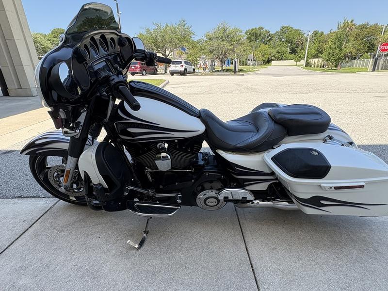 2016 Harley-Davidson® FLHXSE - CVO™ Street Glide® | Adamec Harley