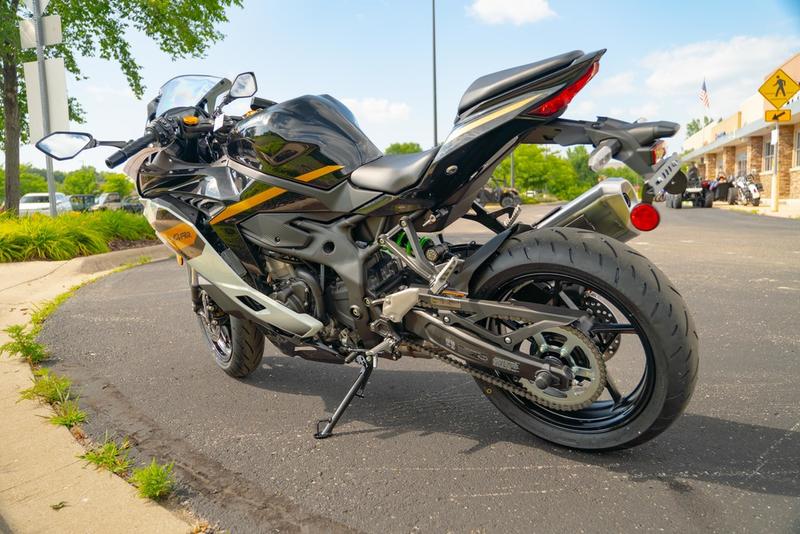 専用 平熱大陸ページ！ 2026 Kawasaki Ninja® ZX™-4RR ABS | Young