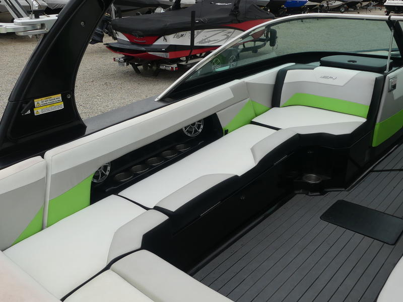 2016 Epic 23V | Boater's World Grand Prairie