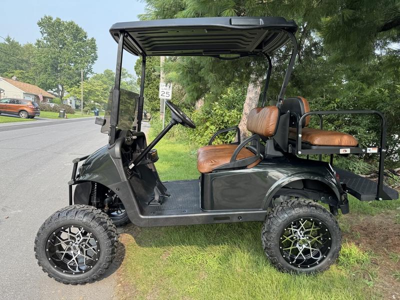 2021 EZGO RXV photo 6
