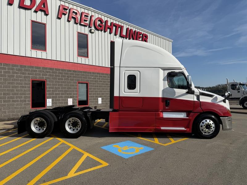 2024 Freightliner Cascadia in Pittsburgh, PA — photo 4