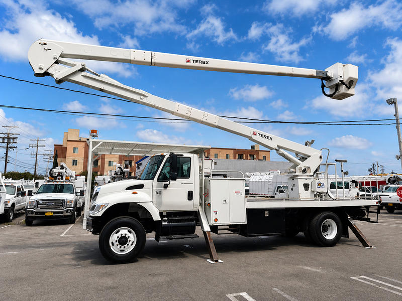 2006 International WorkStar 7400 Forestry Bucket Truck · photo 1 of 15
