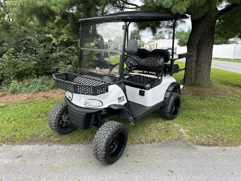 2018 EZGO RXV