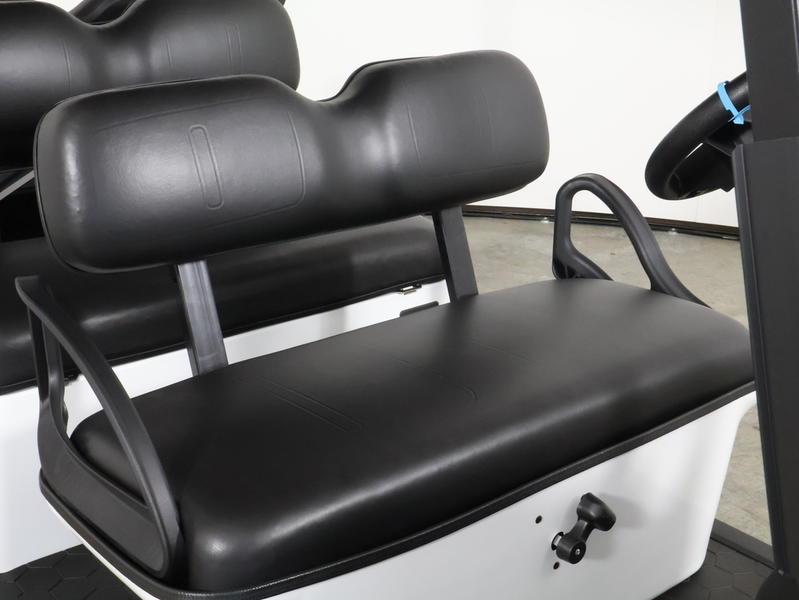 2027 EZGO Express photo 3