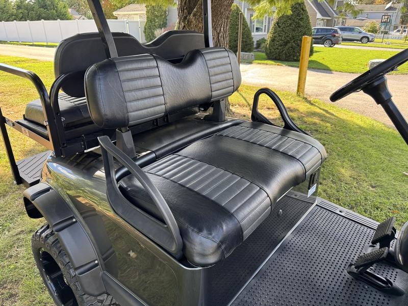 2019 EZGO RXV photo 9