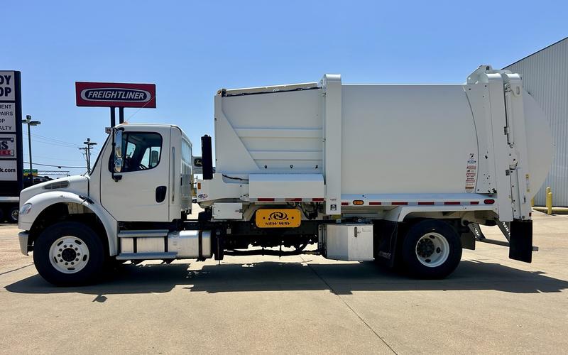 2019 Freightliner M2 106 in Jackson — photo 2