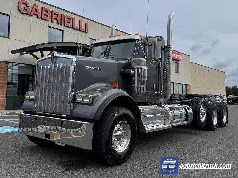 2027 Kenworth W900