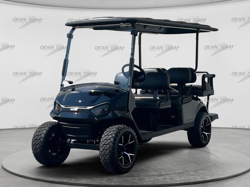 2027 EZGO Express photo 4