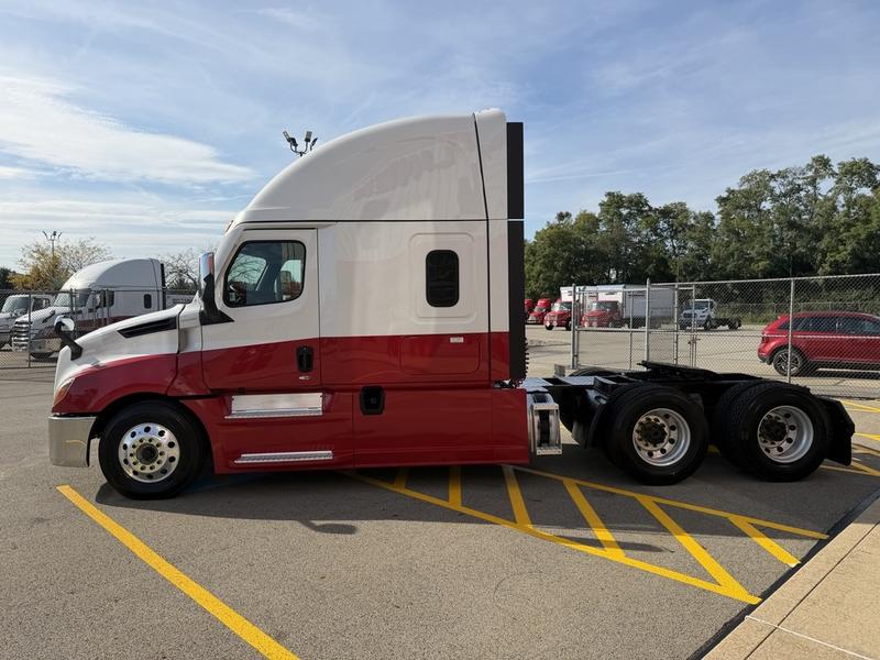 2024 Freightliner Cascadia in Pittsburgh, PA — photo 8