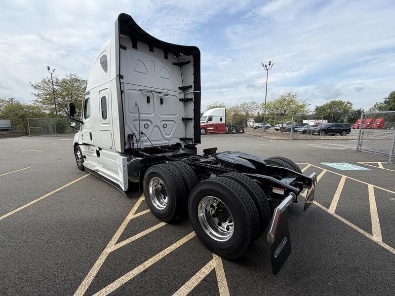 2027 Freightliner Cascadia in Pittsburgh, PA — photo 7